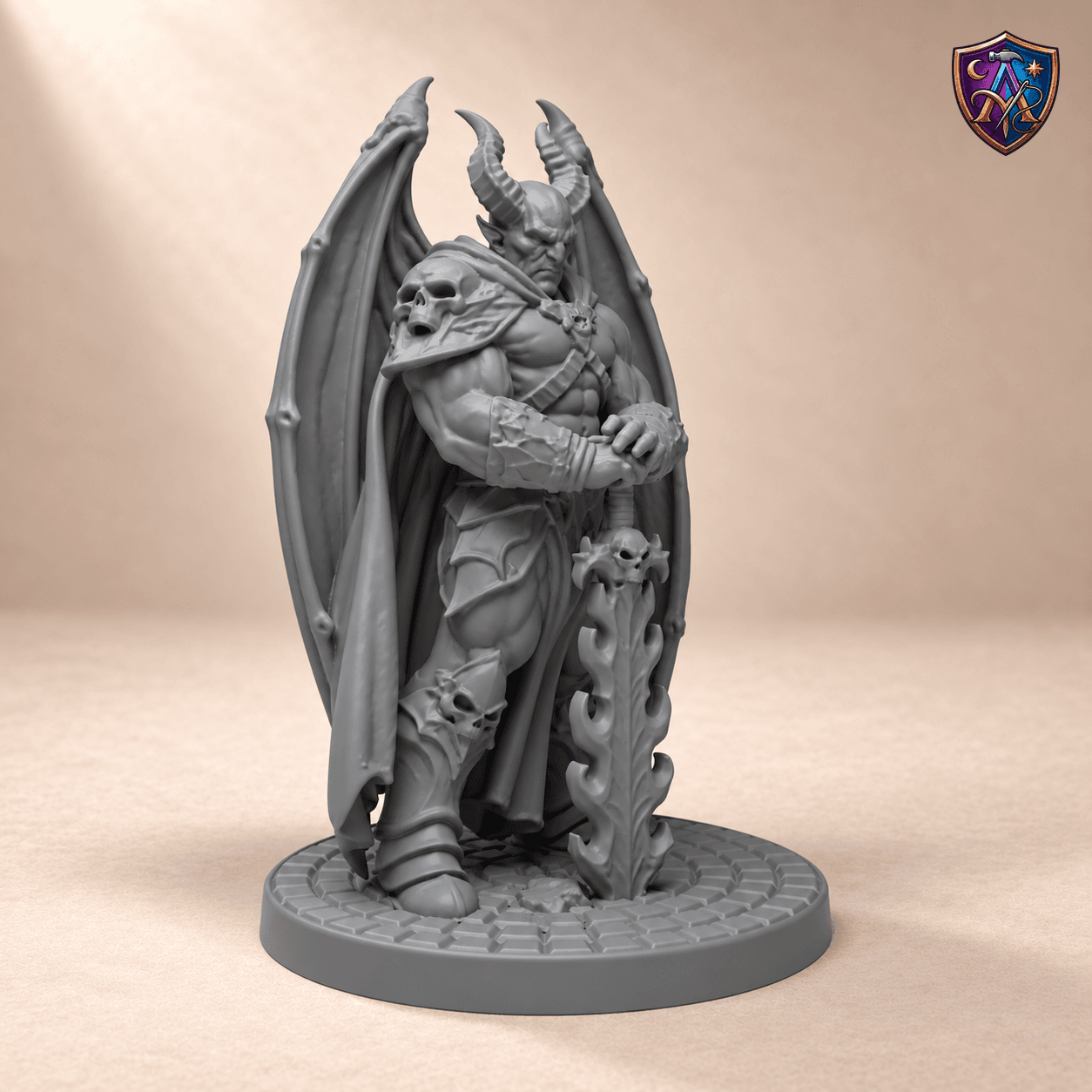 Produktansicht (1 von 4) / Product view von Geflügelter Dämonen-Kriegsherr mit Großschwert und Totenkopf-Schmuck; die Resin-Miniatur wird unbemalt geliefert / the resin miniature is supplied unpainted.