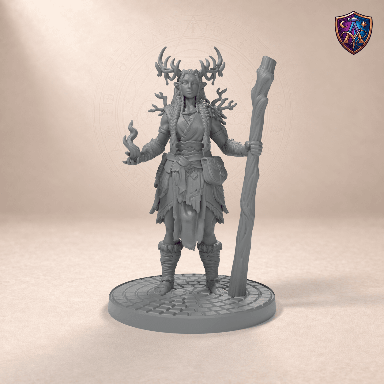 Digitaler Produkt-Render (1 von 6) von Firbolg-Druidin mit Geweih in unbemaltem Dunkelgrau.