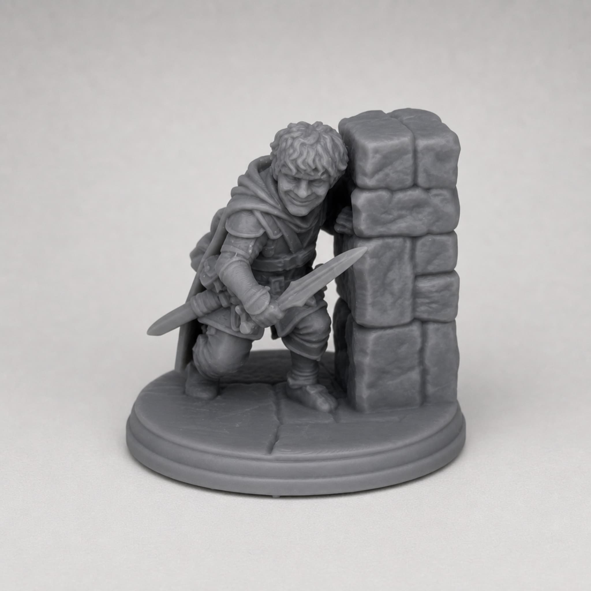 Halfling Rogue – Unpainted 32mm Resin Miniature for Tabletop RPGs — image 1