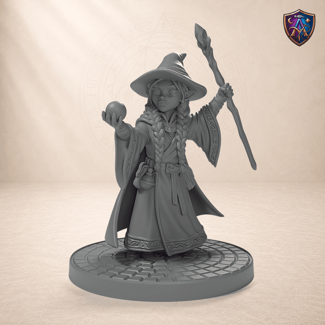 Digitaler Produkt-Render (1 von 6) von Gnom-Magierin mit Kristallstab in unbemaltem Dunkelgrau.