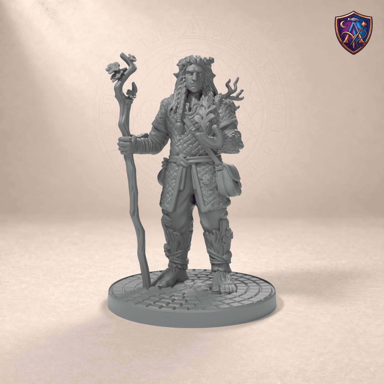 Digitaler Produkt-Render (1 von 6) von Firbolg-Druide mit Holzstab in unbemaltem Dunkelgrau.