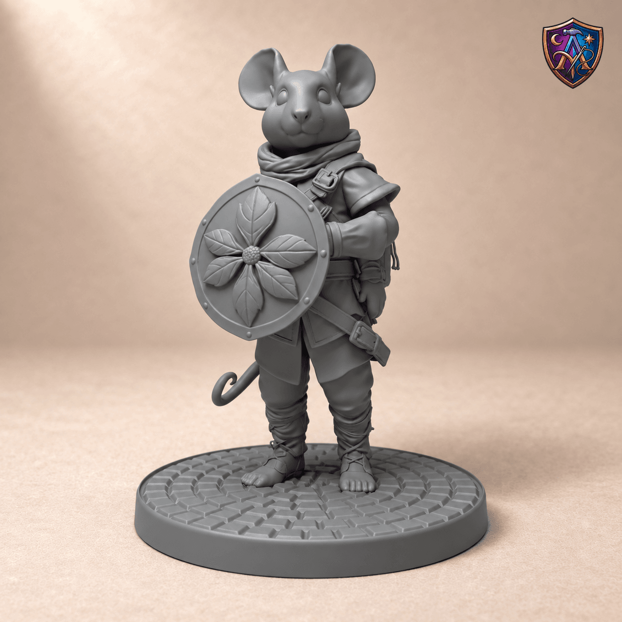 Digitaler Produkt-Render (1 von 2) von Maus-Krieger mit Rundschild und Blütenrelief in unbemaltem Dunkelgrau.