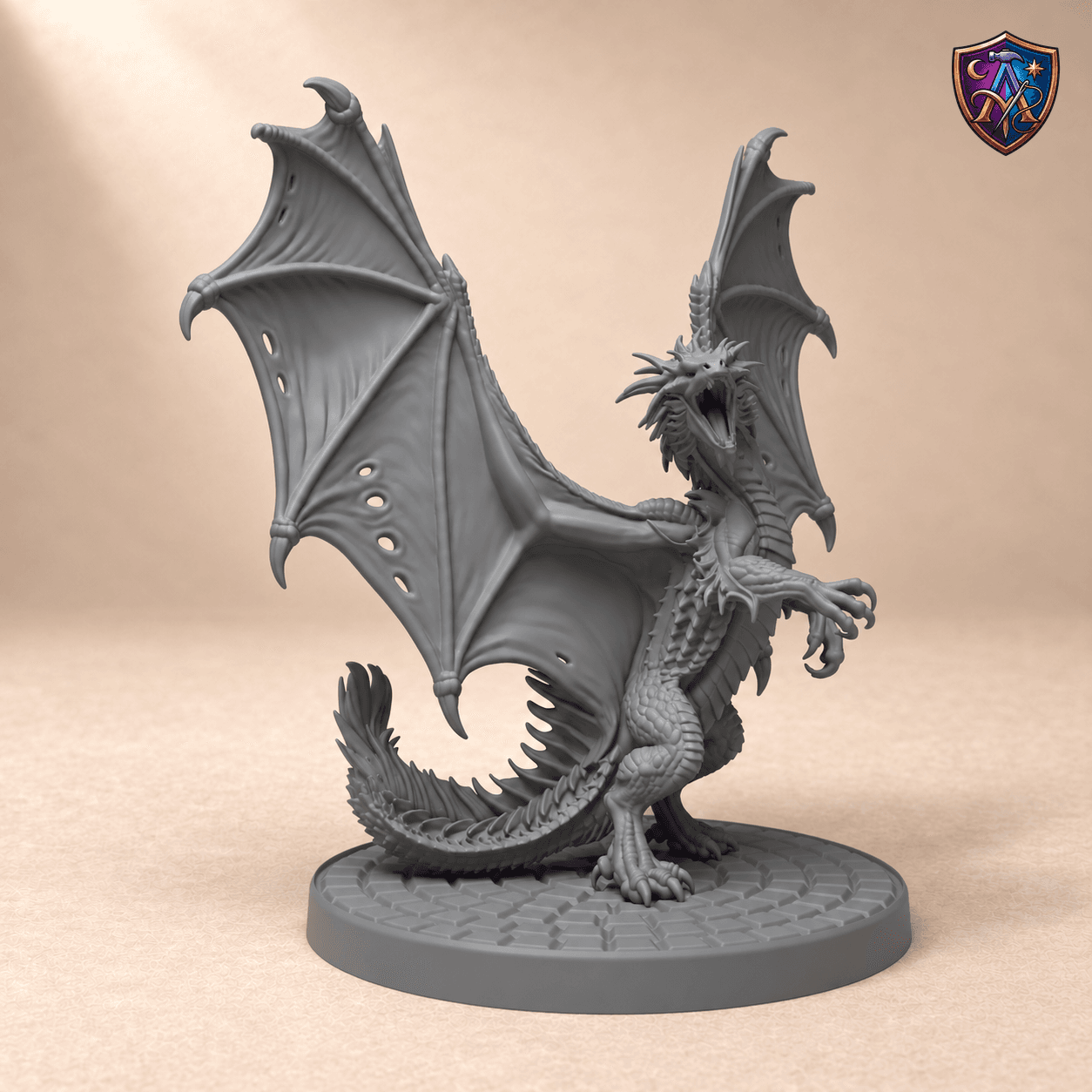 Produktansicht (1 von 4) / Product view von Drache mit ausgebreiteten Flügeln und offenem Maul; die Resin-Miniatur wird unbemalt geliefert / the resin miniature is supplied unpainted.