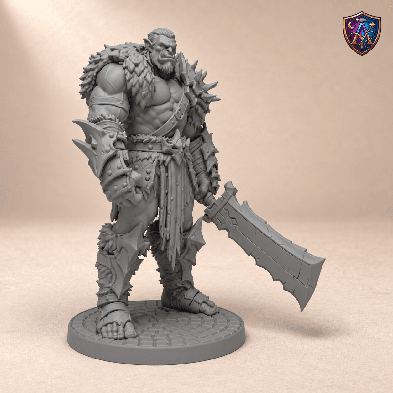 Produktansicht (1 von 4) / Product view von Ork-Kriegsherr mit gezacktem Krummschwert; die Resin-Miniatur wird unbemalt geliefert / the resin miniature is supplied unpainted.